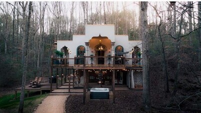 “The Flying Carpet” Moroccan Treehouse