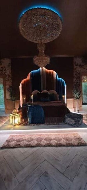 Interior - “The Flying Carpet” Moroccan Treehouse (Cullman)