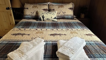 2 bedrooms, iron/ironing board, travel cot, free WiFi