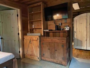 2 habitaciones, tabla de planchar con plancha y cuna de viaje