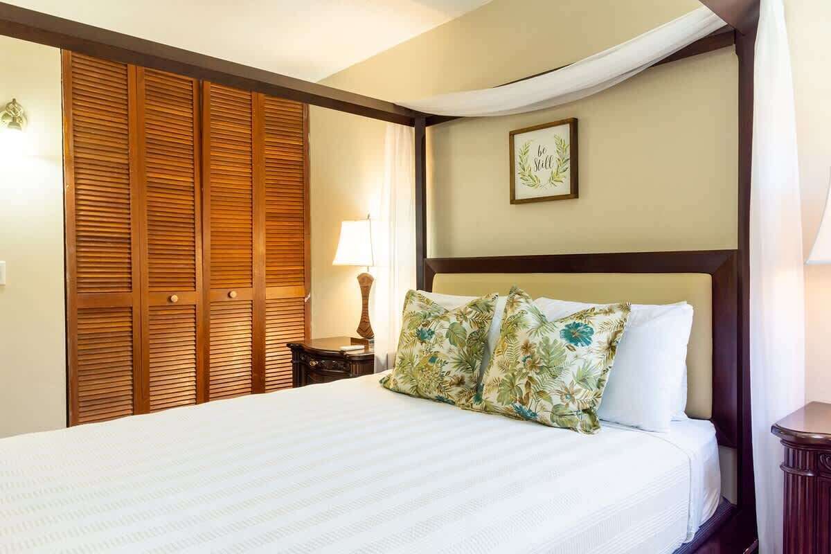 3 bedrooms, iron/ironing board, travel crib, free WiFi