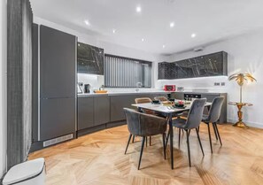 Dining - Super King Penthouse Minutes from Arndale Centre - Pass the Keys (Salford)