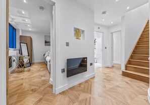 Interior - Super King Penthouse Minutes from Arndale Centre - Pass the Keys (Salford)