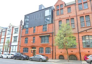 Exterior - Luxury New Build Apartment 5 Mins From City Centre - Pass the Keys (Salford)