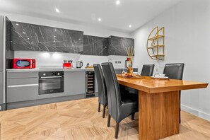 Refrigerador, microondas, horno y tostadora 