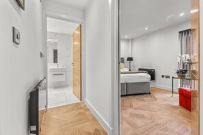 1 habitación, tabla de planchar con plancha, wifi gratis y ropa de cama 