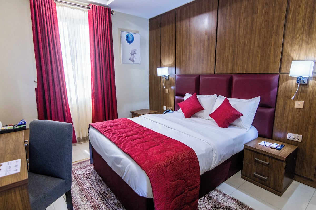 Classic Double Room, 1 Queen Bed | 1 bedroom, Tempur-Pedic beds, minibar, in-room safe
