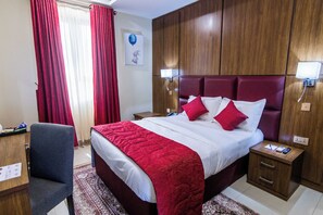 Classic-Doppelzimmer, 1 Queen-Bett | Tempur-Pedic-Betten, Minibar, Zimmersafe, Schreibtisch