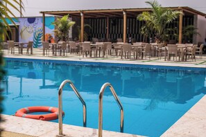 Poolside bar - BON Hotel Octagon (Abuja)