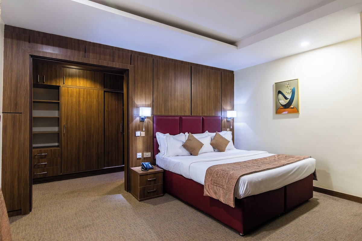 Deluxe Double Room | 1 bedroom, Tempur-Pedic beds, minibar, in-room safe