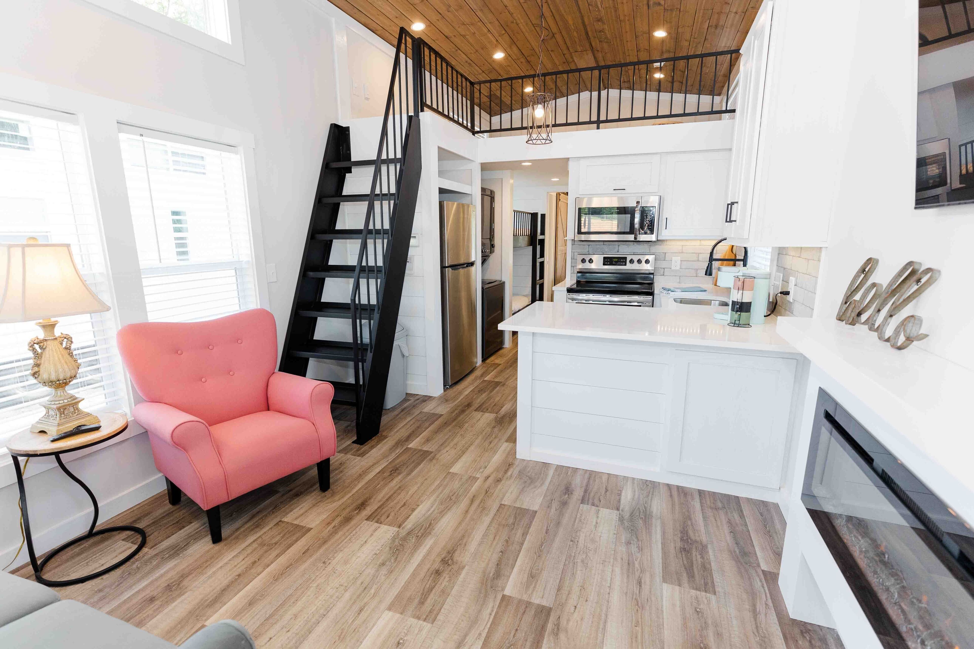 Lakeside Chic: Stylish Family Tiny Home Retreat #1