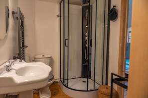 Regadera, amenidades de baño gratuitas, secadora de cabello, jabón 