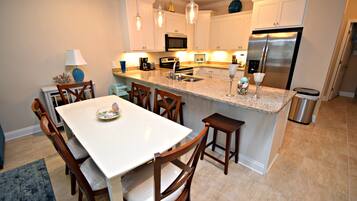 House, Multiple Beds, Patio, Pool View (A Beach Life 3A) | Private kitchen