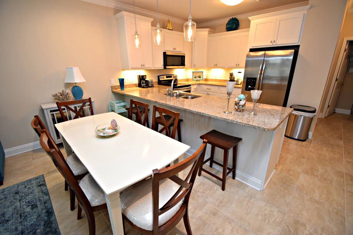 House, Multiple Beds, Patio, Pool View (A Beach Life 3A) | Private kitchen