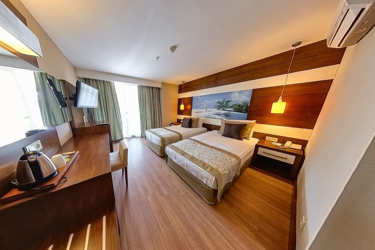 Roupas de cama premium, frigobar, quartos à prova de som