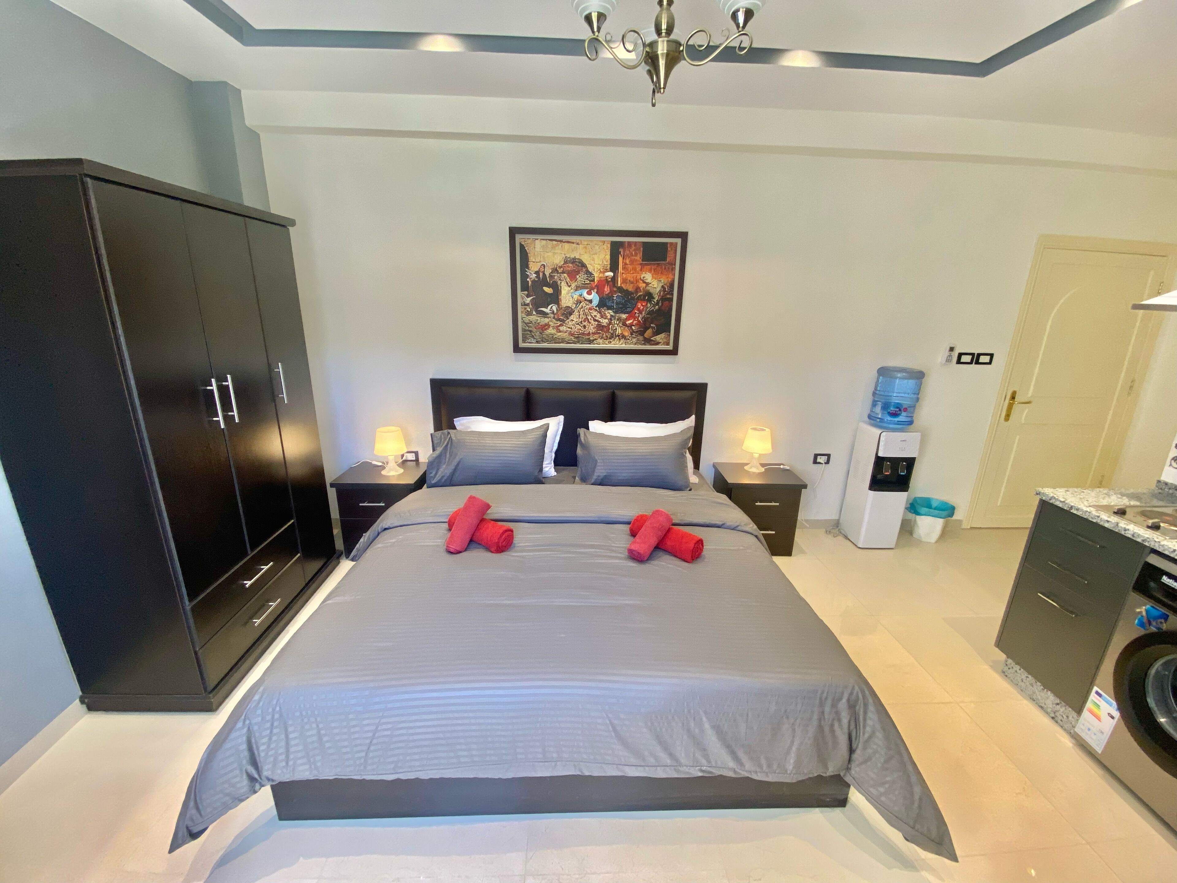 Comfort Studio, 1 King Bed, Non Smoking, Mountain View