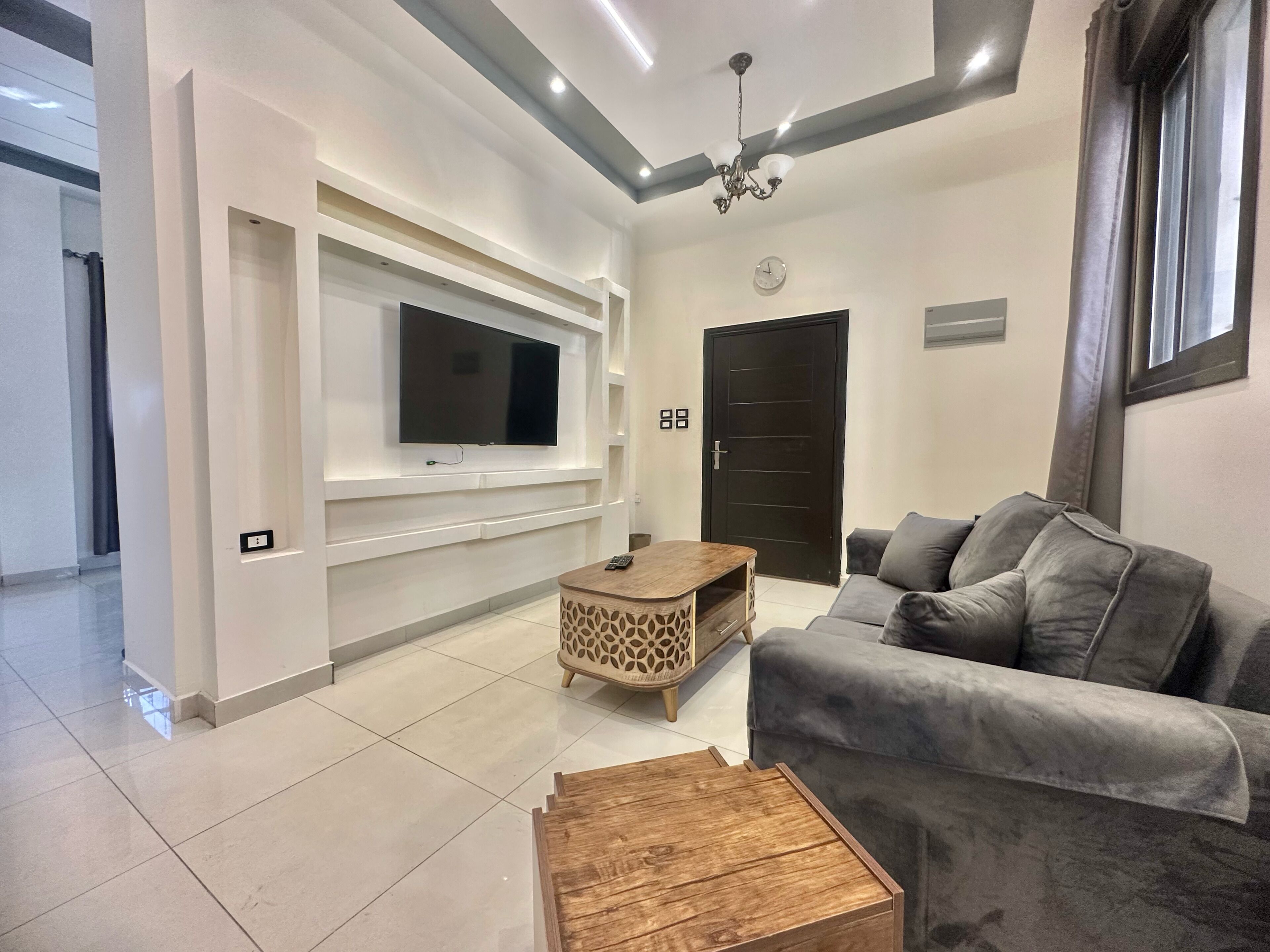 Superior Apartment, 1 King Bed, Non Smoking, Mountain View | Living area | 55-inch Smart TV with cable channels