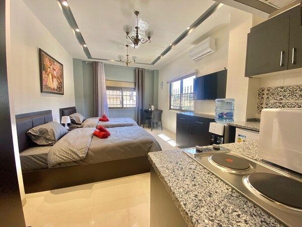 传统开间, 1 间卧室, 无烟房, 山景 | 笔记本电脑工作区、隔音、熨斗/熨衣板、免费婴儿床