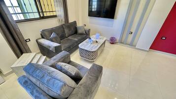 Deluxe Studio, 1 Bedroom, Non Smoking, Mountain View | Living area | 55-inch Smart TV with cable channels