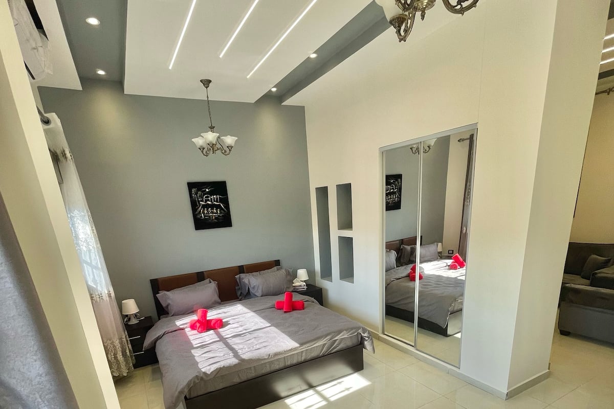 2 habitaciones y espacio para trabajar con laptop
