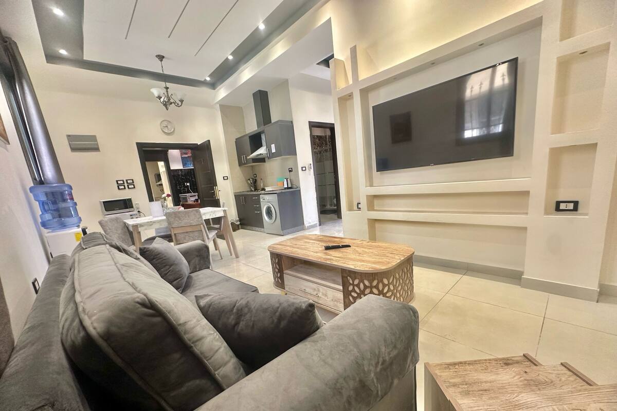 Deluxe Apartment, 1 King Bed, Non Smoking, Mountain View - 47 - Apartment No. 1 | Living area | 55-inch Smart TV with cable channels
