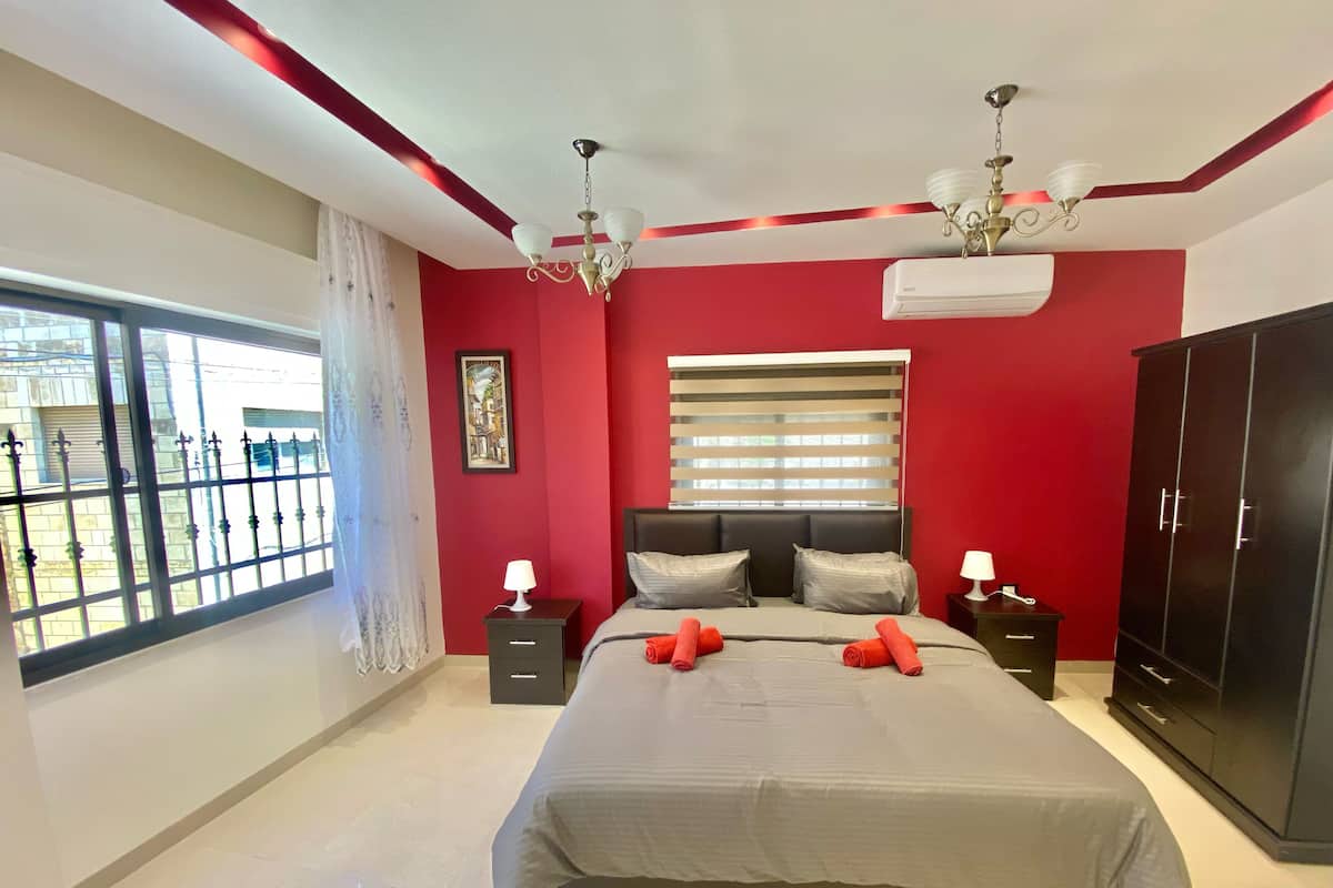 2 habitaciones y espacio para trabajar con laptop