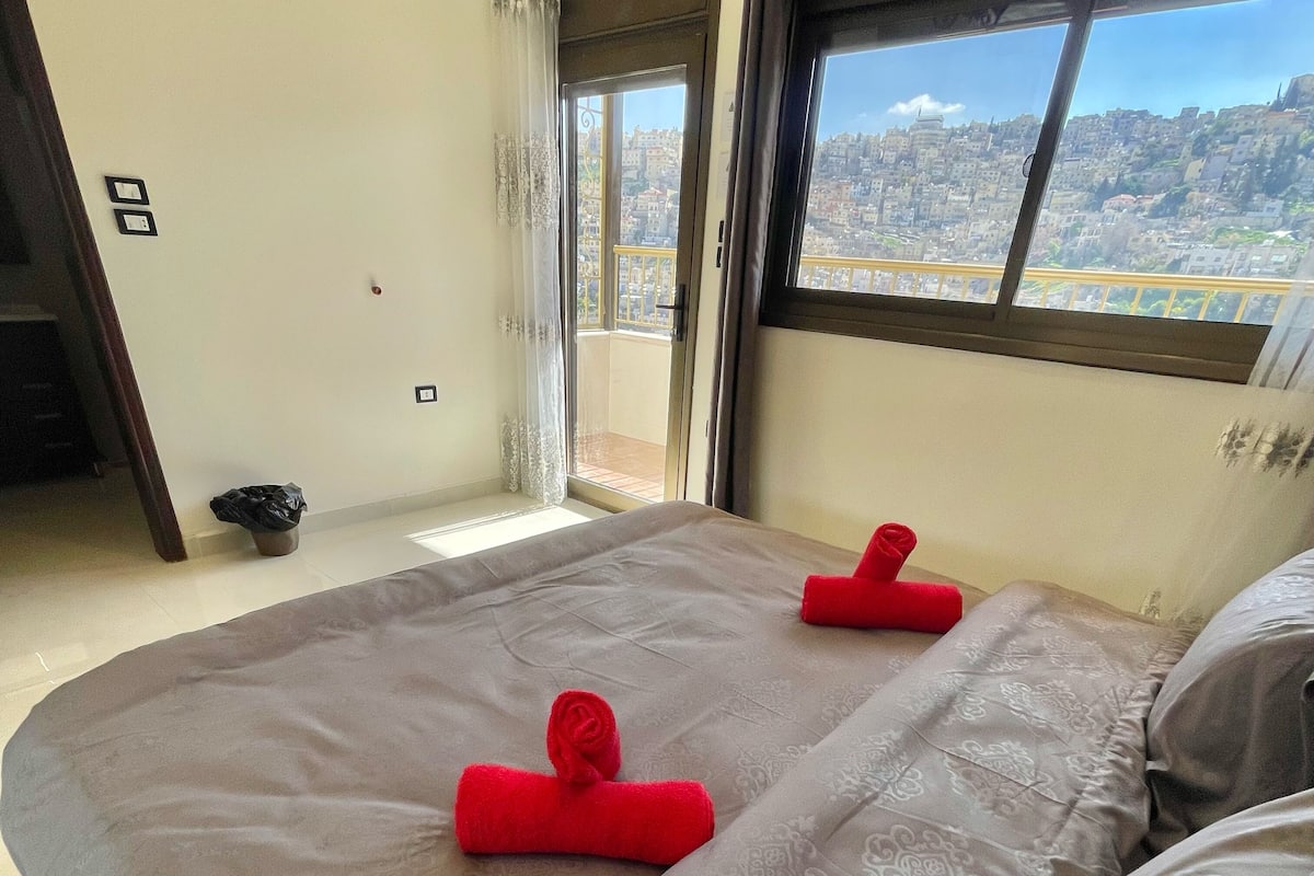 2 habitaciones y espacio para trabajar con laptop