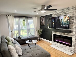 Smart TV, fireplace