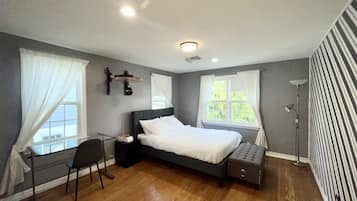 3 bedrooms, desk, iron/ironing board, WiFi