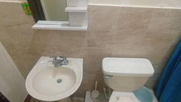 Classic Apartment | Bathroom | Rainfall showerhead, free toiletries, towels