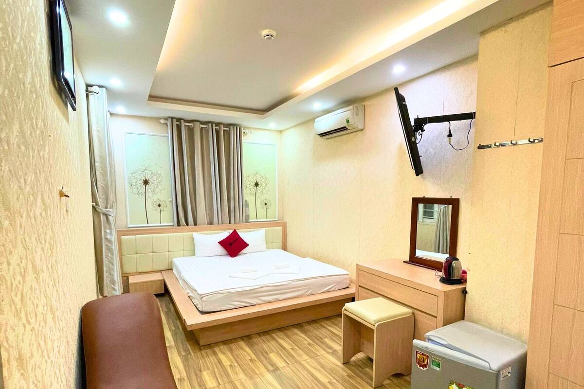 高级双人房 | 办公桌、免费 WiFi、床单