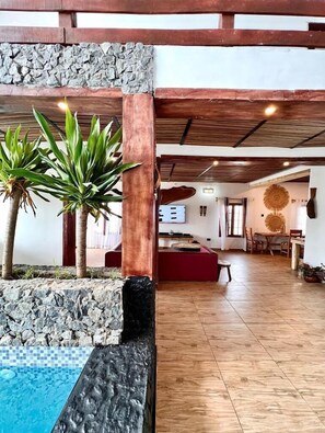 Penthouse Royal, 3 phòng ngủ, hồ bơi riêng, quang cảnh bãi biển | 3 phòng ngủ, két bảo mật tại phòng, trang trí khác biệt 