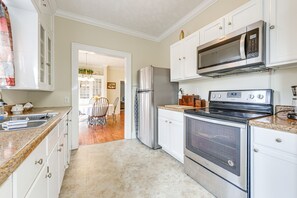 Fridge, microwave, stovetop, coffee/tea maker - Sanford Vacation Rental ~ 1 Mi to Downtown! (Sanford)