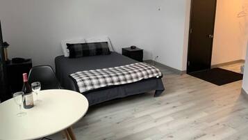 Quarto luxo | Ferros/tábuas de passar roupa, Wi-Fi de cortesia