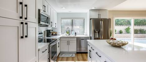 Fridge, microwave, stovetop, dishwasher