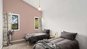 4 bedrooms, iron/ironing board, travel crib, free WiFi - Moosewood House, Kangaroo Valley (Kangaroo Valley)