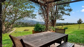 Outdoor dining - Moosewood House, Kangaroo Valley (Kangaroo Valley)