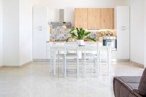 Dining - Gallipoli Meraviglioso Appartamento con Jacuzzi, con due Camere e due Bagni (Marina di Mancaversa-Giannelli)