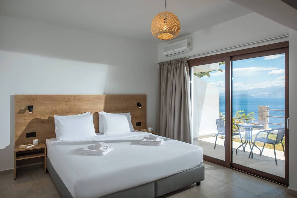 Habitación doble superior, vista al mar | Insonorización, wifi gratis y ropa de cama