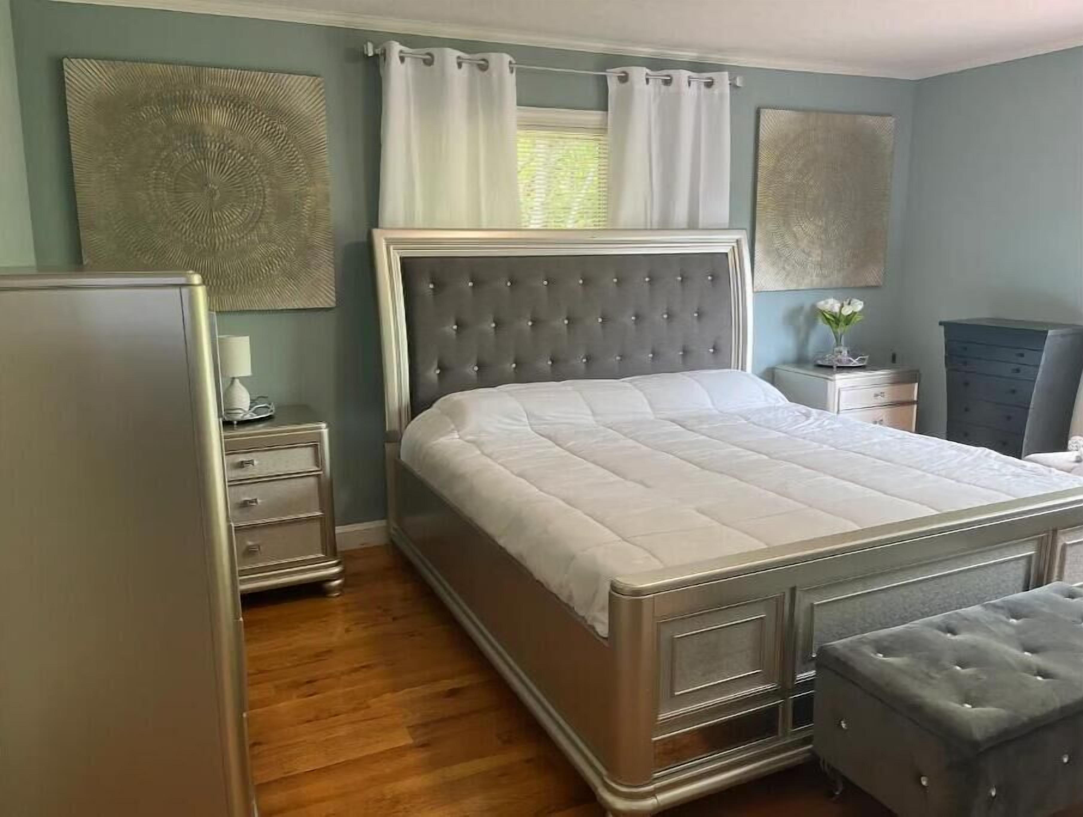 3 bedrooms, desk, iron/ironing board, free WiFi