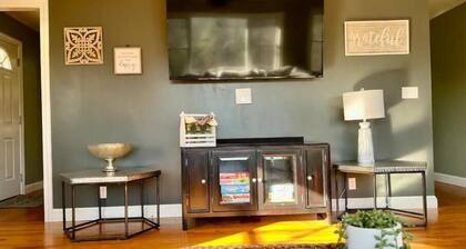 Harmony House-Near TIEC & Vineyards,Pool Table,Fire Pit,Sleeps 8,Mountain Views