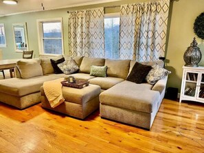 Smart-TV, Kamin, Bücher