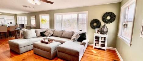 Smart-TV, Kamin, Bücher