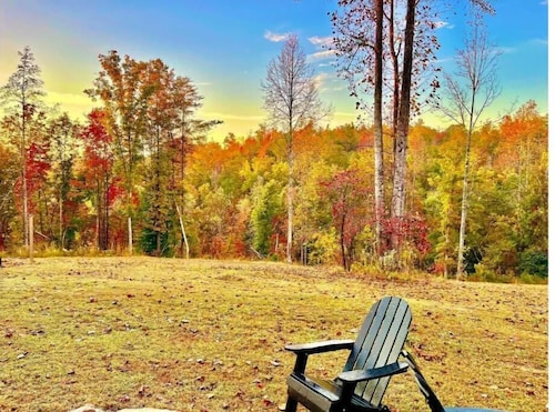 Harmony House-Near TIEC & Vineyards,Pool Table,Fire Pit,Sleeps 8,Mountain Views