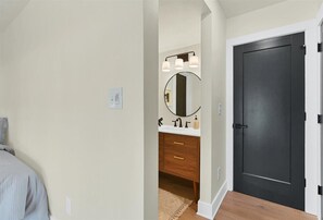 2 bedrooms, iron/ironing board, WiFi, bed sheets - Pick of the Pines Pinehurst (Pinehurst)