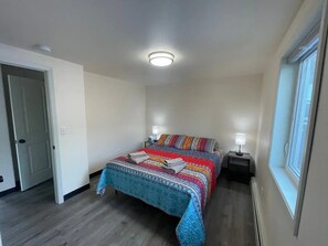 2 bedrooms, iron/ironing board, WiFi, bed sheets - Seward Downtown Suites

 (Seward)