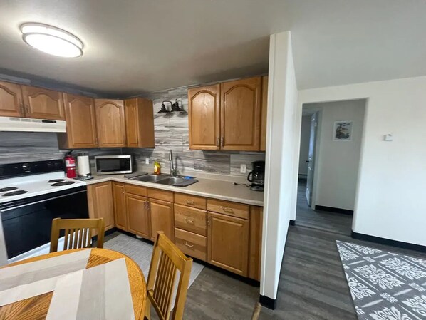 Private kitchen - Seward Downtown Suites
(Seward)
