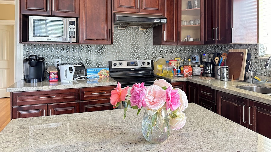 Vancouver Metrotown Modern Guest House