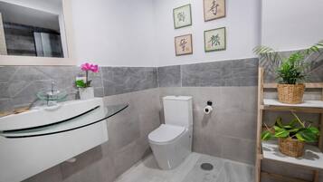 Free toiletries, hair dryer