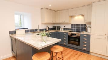 Fridge, dishwasher, electric kettle, toaster